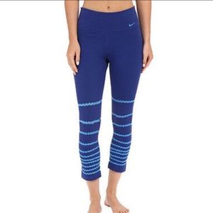 Final drop Nike Legend tight capris cardio, yoga, dance
